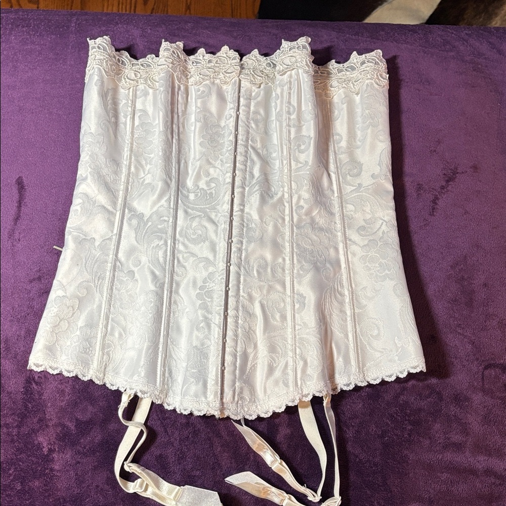 Elegant Frederick’s of Hollywood White Lace-Up Corset